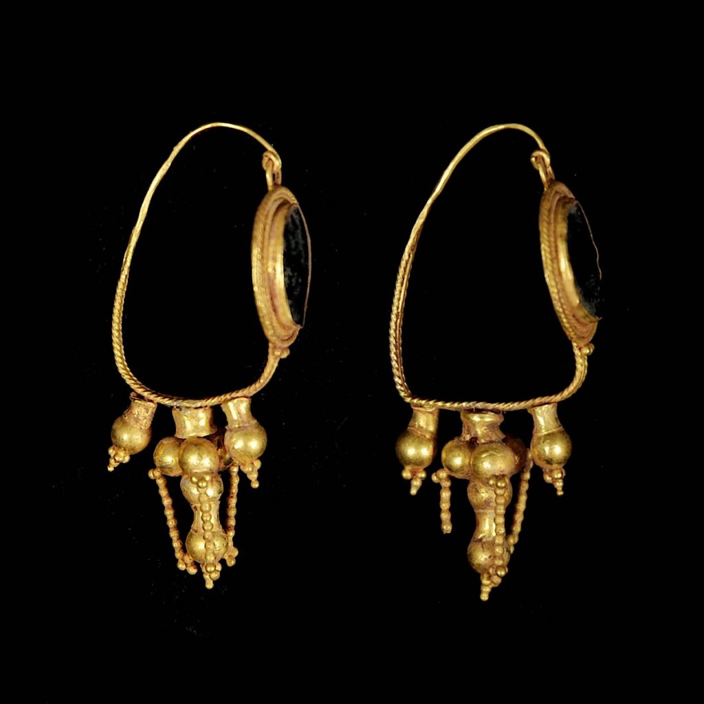 Large Roman Gold Earrings with Grape Pendants – Christoph Bacher